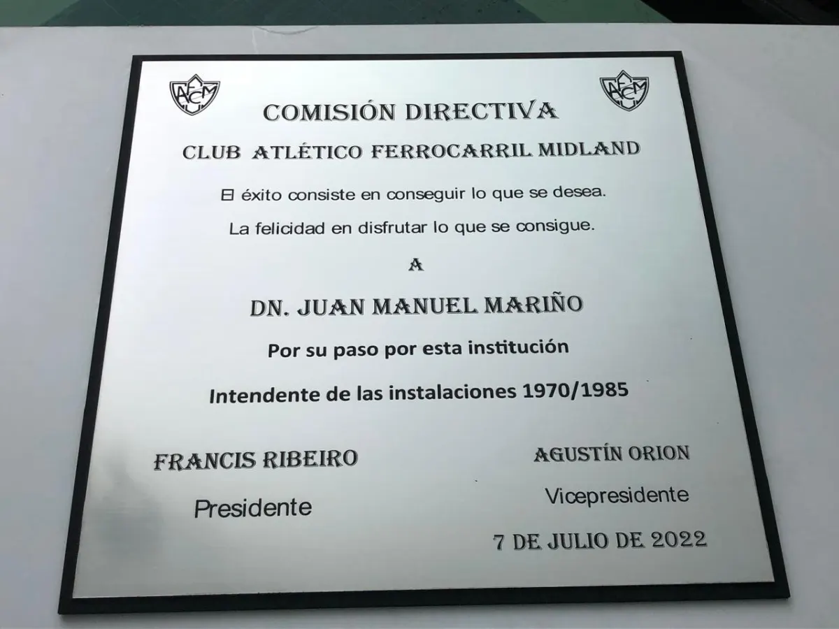 Placa conmemorativa grabada con láser 7