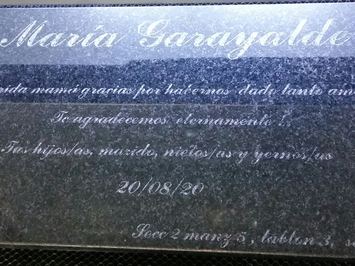 Placa para nicho grabada con láser 2